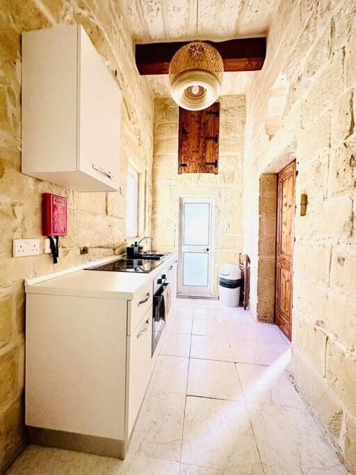 Апартаменти Town House 91 Вікторія Екстер'єр фото